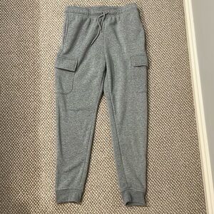 Brand new men’s grey jogger sweatpants 

Size: Medium

Brand: brooklyn cloth